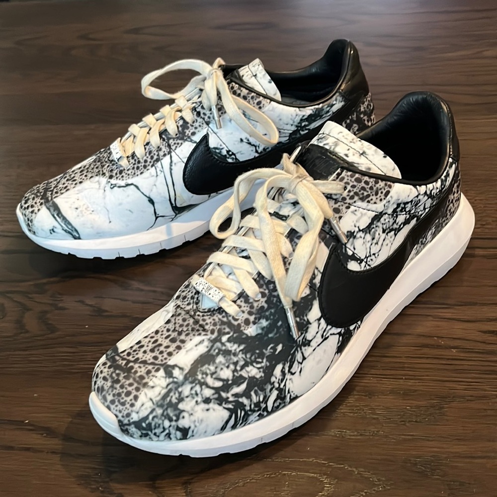 Nike Roshe Serena Williams special edition.